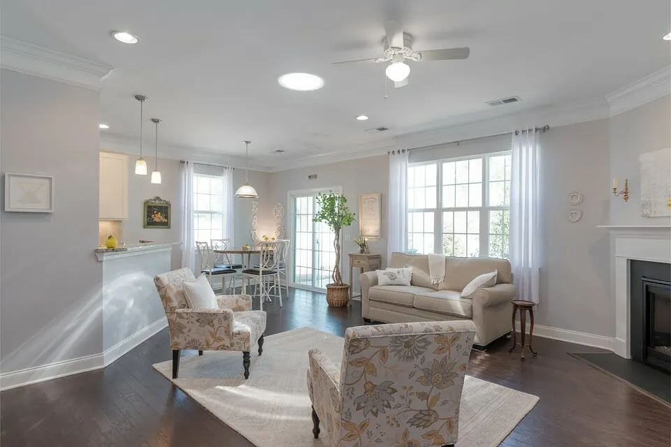 Why and how to choose a professional flooring and soft furnishing care specialist