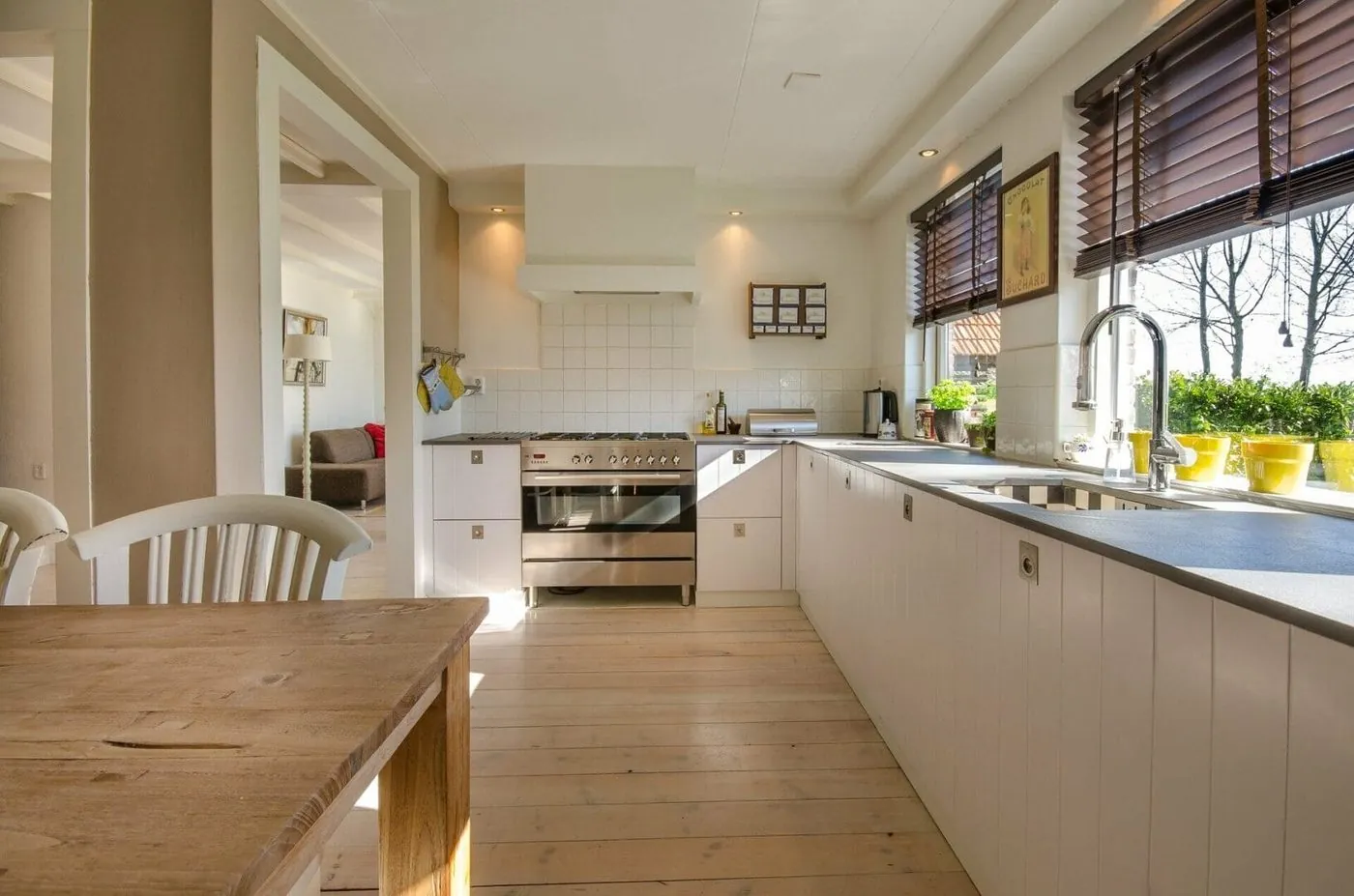 What type of Wood Floor finish, Oil or Lacquer?